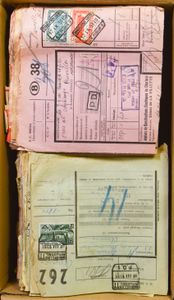 1950/1951 Accumulation de 1000 formulaires de colis, comprenant de nombreux cachets de gare, oblitérations et colis militaires différents, tb/b