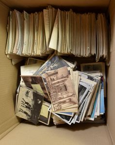 Various countries and subjects, including better countries and some picture postcards, some modern (+/-3000 items)