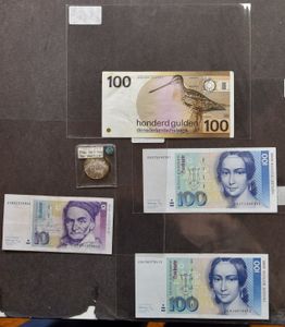 BANKNOTES: 4 banknotes (3 DL and 1 NL) + one 500 lire Vatican