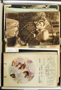 Various themes, including world exhibitions, traditional costumes, calendars, etc. (+/-80 items)