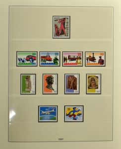 1975/2005 Almost complete collection in 2 Lindner albums, vf