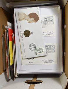 Royal Family collection, arranged on more than 300 A4 sheets, including postcards with stamps, obituaries, documentation, etc., beautifully arranged to be added to your own collection, vf