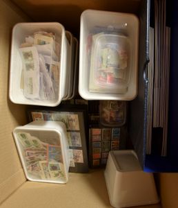 Accumulation of various countries in folders, index cards, boxes, interesting to check, vf/f/to be checked