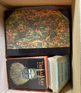 Various places and views, mainly large format cards, in albums, box with carnets, El Greco greeting cards, indigenous art, etc. (+/-1000 items)