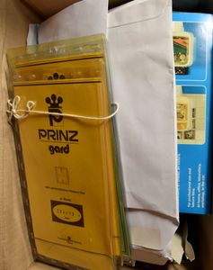 Magnifying glass (Leuchtlupe), various types and strips (translucent and black), plastic folders, vf/f/to be checked