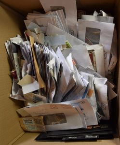 Varying accumulation, paper-free, on fragments, on cards, in exchange booklets, mixed sorted, covers and loose, all periods, including many Belgium stamps up to modern priority stamps, f/to be checked