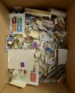 Box full of paperless items, including many from Belgium, also themed and large format, to be checked