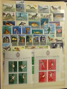 Russie, Saint-Marin, Liechtenstein, Monaco, collection de la période moderne dans 3 albums, Russie en partie en bloc de quatre, tb