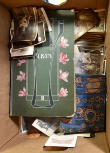 Mainly family photos, also themes, etc. (thousands of items)