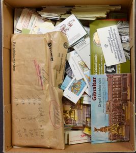 World booklets in box, hundreds of copies, including Great Britain, f/to be checked