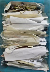 Thousands of stamps sorted by country in envelopes, to be checked precisely, vf/f