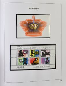 1867/2008 Collection in 4 Davo albums including many mint (from 1975), so part of them are valid for postage, including souvenir sheets, roll stamps, automatic booklets, vf/to be checked