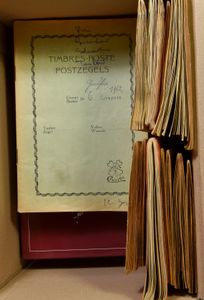 Tauschhefte, Marken auf Fragmenten und großen Umschlägen, abwechslungsreiches gesamtes Paket mit relativ vielen Themen, schön/zu kontrollieren