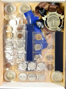 COINS AND MEDALS (+/-80 items)