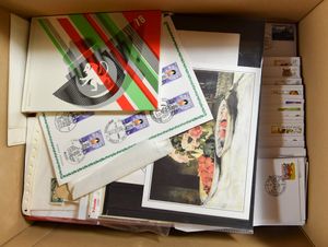 Variadoos met FDC's, zegels gest., in postfolders en Filanews, documenten, HK, literatuur, zm/m/ntz