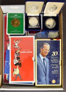MEDAILLES:Diverse items, o.a. Euro-voorlopers, Dynastie, enz. (+/-300 gr. zuiver zilver)