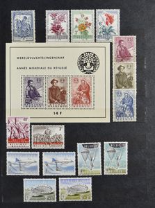 Verzameling hoofdzakelijk nominaal (1960 + 1990) + enkele boekjes in 3 insteekboeken, zm 