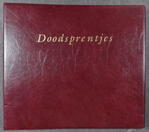 BENODIGDHEDEN: 4 lege albums voor doodsprentjes met plastiek bladen