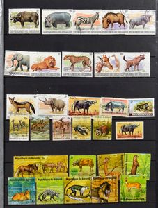 Gevarieerd geheel, goed gevulde doos, verzameling Oostenrijk en Liechtenstein jaren '70-'80 in Lindner, jaarboekjes Polen en DDR, zegels in bodjes, leeg Borek album, Marshall Islands, samenstelling Burundi, o.a. gestempelde reeks WWF, zm/m/ntz