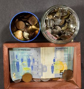MUNTEN: Oude munten in 3 doosjes + zakje w.o; 2 stuks van 500Fb. en 1 briefje van 500Fb., ntz