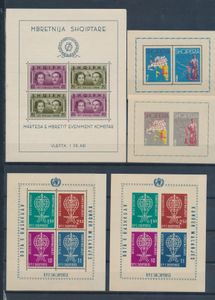 BL 2, BL 6A (getand met klein plooitje + ongetand) en BL 6E (getand en ongetand), zm (Yv. €290)