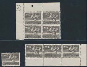 N° 810A (28x) w.o. in veldelen en blok van 4, waarbij 2x plaatnummer 4, zm (OBP €1.540)