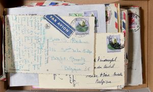 1950/1960 Accumulation of 65 items (covers and postcards, but mostly by airmail), all franked with Flowers issue, nice franking, sent to Belgium, USA, France, Belgian Congo, Austria, Great Britain, Switzerland and Canada, some interesting cancellations, vf/f/to be checked