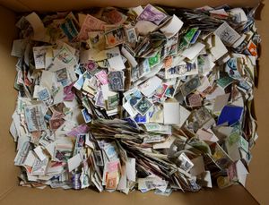 Doos met afgeweekt wereld en voornamelijk België, m/ntz