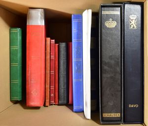 Insteekboeken, 9 lege, diverse formaten + albumbladen + leeg album Schaubek + Davo album met plastiek bladen