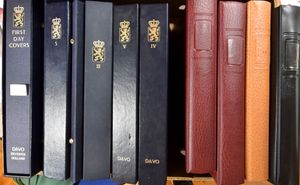 Diverse items, 11 lege mappen zonder cassettes (7 Davo's België) en 4 Lindners (18 ringen), waarvan 1 met zwarte bladen