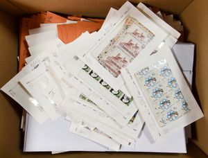 1960/1990 Enorme samenstelling frankeergeldige zegels in acht dozen, alle gesorteerd per waarde in enveloppen, zm (Frankeerwaarde: 1.761.100 BEF)
