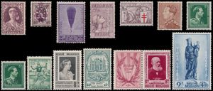 1930/1977 Verzameling in 3 Leuchtturm albums, w.o. 301 **, 325 **, Elisabeth **, Piccard **, 383 **, Ridder **, BL 4 **, BL 6 **, Grote Orval blokken met foutieve opdrukken *, kleine Orval blokjes **/* met en zonder nummer, -10% **, Gellingen **, BL 26 **, BL 27/28 **, Atletiek **, Elisabeth **, UPU **, 2-luiken **, 914Ab/Bb, Brugge **, BL 31 **, Boudewijn bril **, nominaal, zm/m/ntz