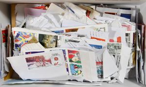 Diverse restanten op kaartjes, insteekboekjes en enveloppen, w.o. veel Noorwegen, ook wat brieven, postkaarten en toebehoren, ntz