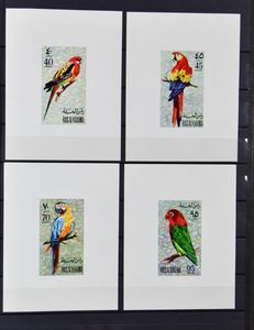 Birds, collection in 4 stockbooks with mainly some families like parrots, kingfishers, hornbills with many letters, cards, photos, here and there defects including moisture spots, very interesting for bird lovers, vf/f/to be checked